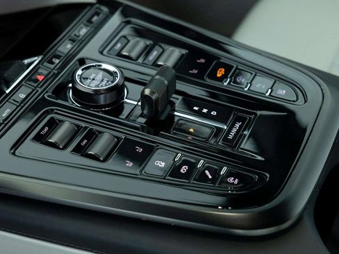 Used 2025 Aston Martin DBX 707 image 33