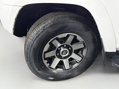 Used 2018 Toyota 4Runner TRD Off-Road Premium AWD/4WD image 38