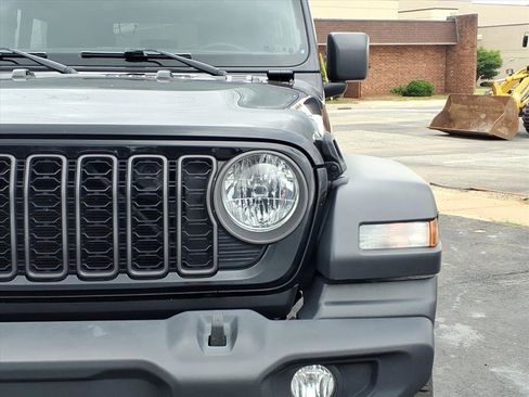 Used 2024 Jeep Wrangler Unlimited Sport AWD/4WD image 23