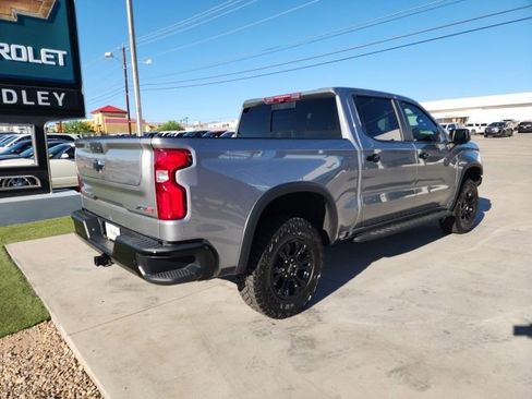 Used 2023 Chevrolet Silverado 1500 ZR2 w/ Technology Package image 4