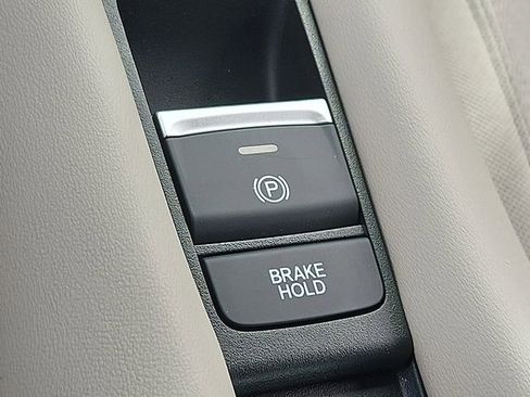 Used 2025 Honda HR-V LX image 25
