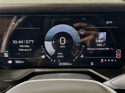 Used 2025 GMC Acadia Elevation image 9