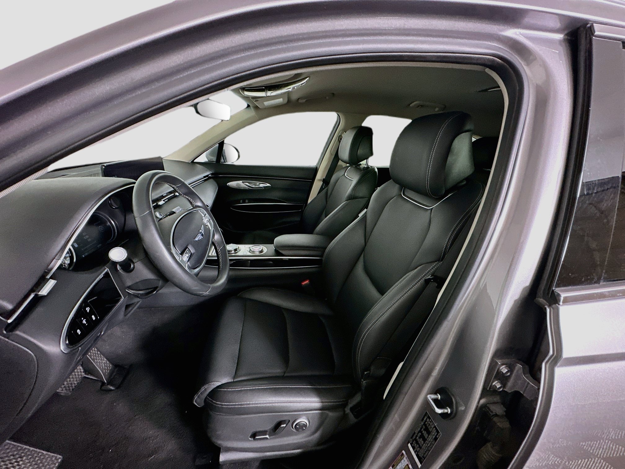 Used 2025 Genesis GV70 2.5T AWD/4WD image 13