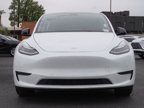 Used 2021 Tesla Model Y Long Range image 7