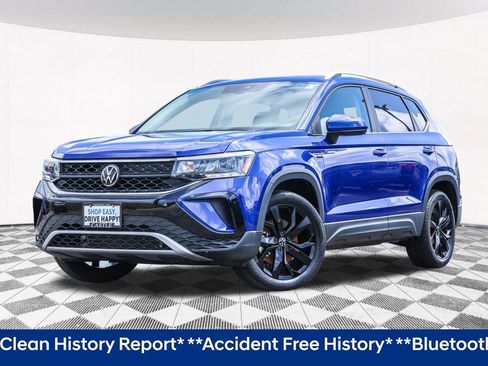 Certified 2023 Volkswagen Taos SE w/ Panoramic Sunroof Package AWD/4WD image 2