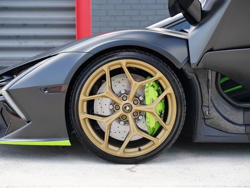 Used 2024 Lamborghini Revuelto AWD/4WD image 6