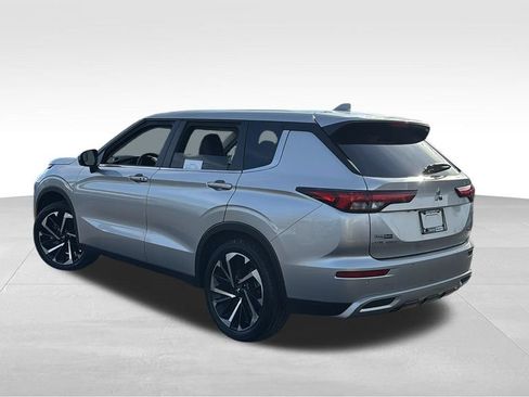 Used 2024 Mitsubishi Outlander SE image 5
