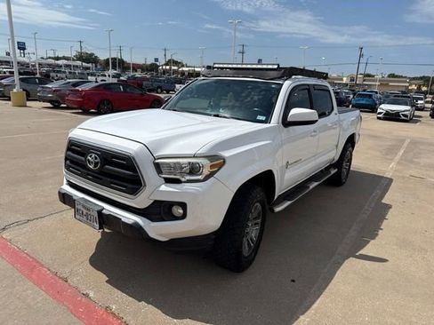 Used 2016 Toyota Tacoma SR5 w/ Towing Package RWD image 3