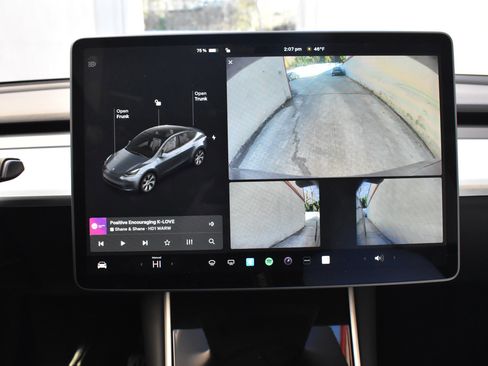 Used 2021 Tesla Model Y Long Range image 37