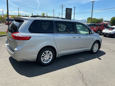 Used 2016 Toyota Sienna XLE w/ XLE Navigation Package FWD image 6