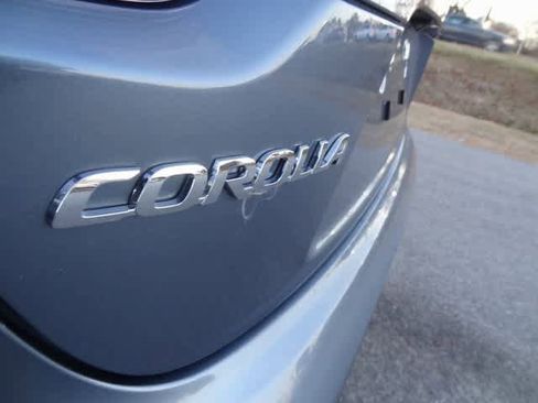 Used 2025 Toyota Corolla LE image 28