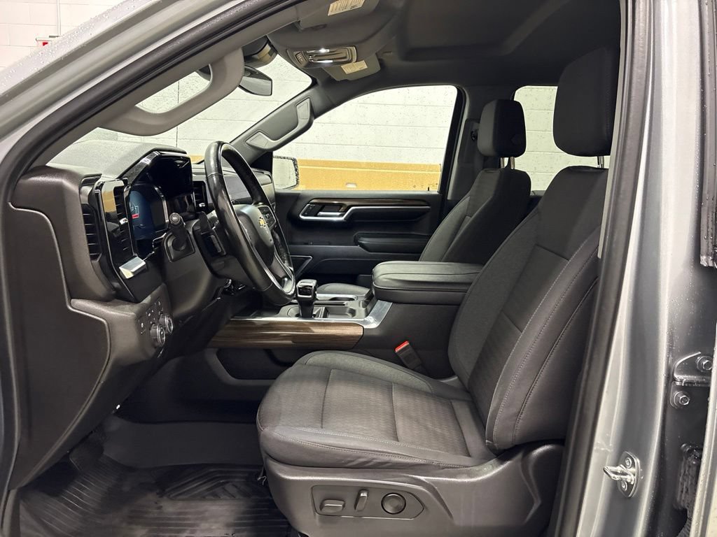 Used 2024 Chevrolet Silverado 1500 LT AWD/4WD image 18