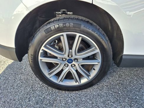 Used 2022 Ford Edge Titanium w/ Class II Trailer Tow Package image 32