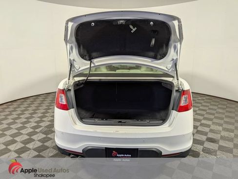 Used 2010 Ford Taurus SEL FWD image 7