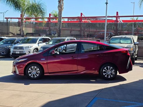 Used 2020 Toyota Prius Prime LE image 7