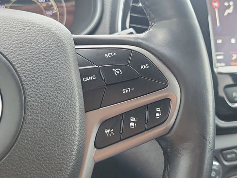 Used 2019 Jeep Cherokee Limited w/ Technology Group image 14