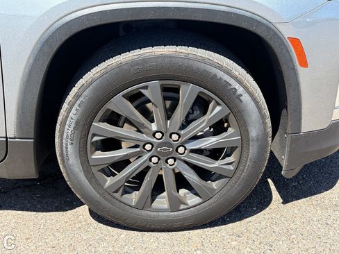 Used 2023 Chevrolet Traverse RS FWD image 6