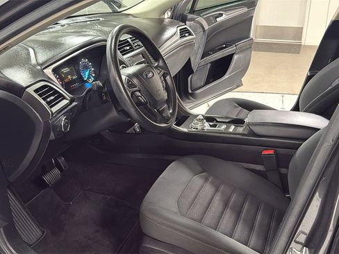 Used 2017 Ford Fusion SE image 12