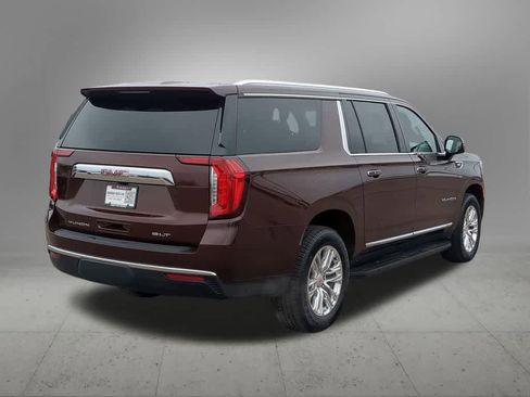 Used 2023 GMC Yukon XL SLT w/ SLT Luxury Package image 6