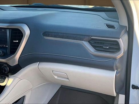 Used 2023 GMC Acadia Denali w/ Denali Ultimate Package image 17