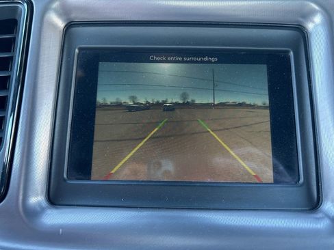 Used 2022 Dodge Challenger SXT image 10