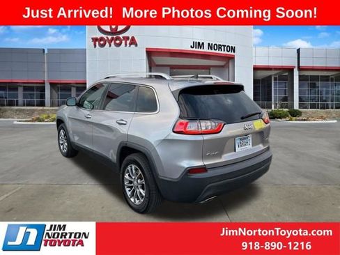 Used 2019 Jeep Cherokee Latitude Plus w/ Cold Weather Group AWD/4WD image 5