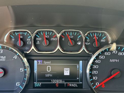 Used 2018 Chevrolet Tahoe Premier RWD image 12