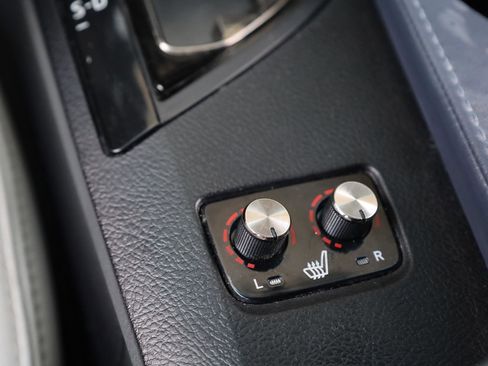 Used 2013 Toyota Avalon XLE FWD image 38