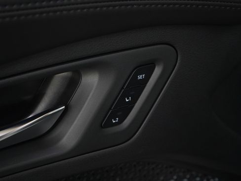 Used 2023 Nissan Ariya AWD image 22