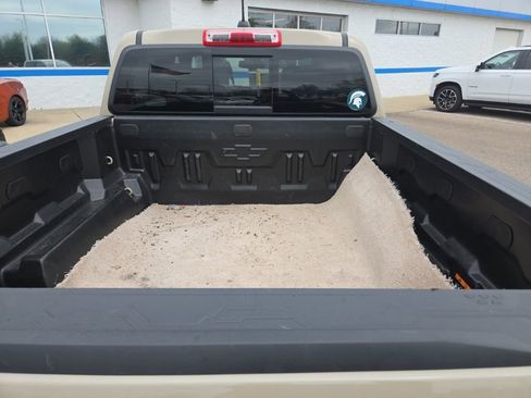 Used 2024 Chevrolet Colorado Z71 w/ Z71 Convenience Package 2 AWD/4WD image 4