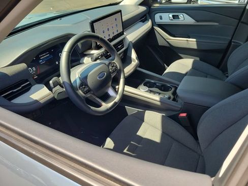 Used 2026 Ford Explorer Active RWD image 3