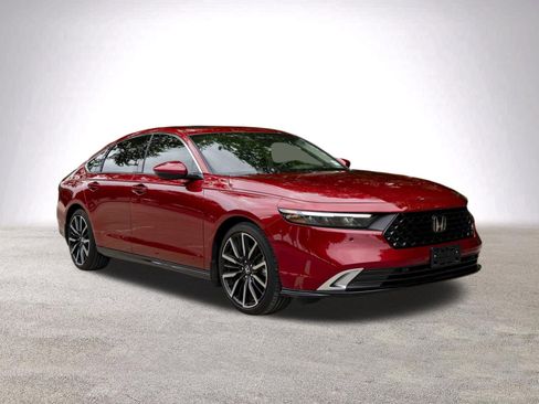 Used 2024 Honda Accord Touring image 2