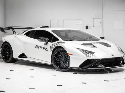 Used 2023 Lamborghini Huracan STO RWD image 1