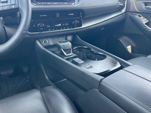 Used 2022 Nissan Rogue SV w/ SV Premium Package FWD image 17