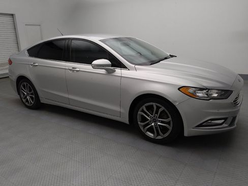 Used 2017 Ford Fusion SE w/ Equipment Group 201A image 11