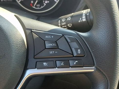 Used 2024 Nissan Sentra SV FWD image 22