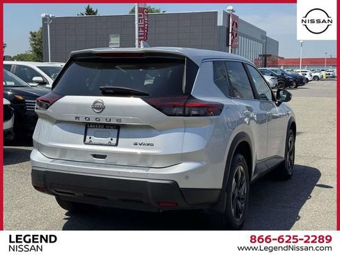 Used 2024 Nissan Rogue SV AWD/4WD image 5