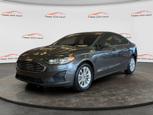 Used 2019 Ford Fusion SE FWD image 1