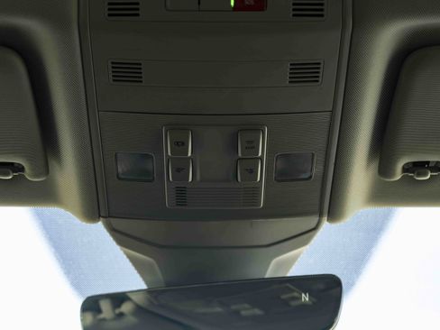 Certified 2025 Volkswagen Jetta S FWD image 32