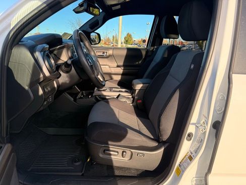 Used 2023 Toyota Tacoma TRD Sport image 11