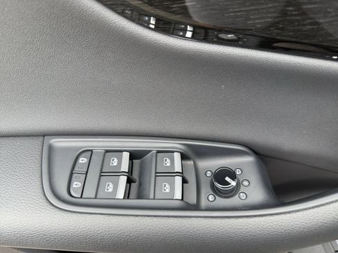 Used 2020 Audi Q8 Premium Plus w/ Premium Plus Package image 24