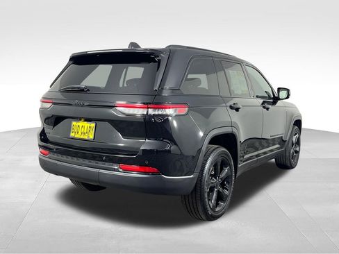 Used 2023 Jeep Grand Cherokee Altitude AWD/4WD image 11