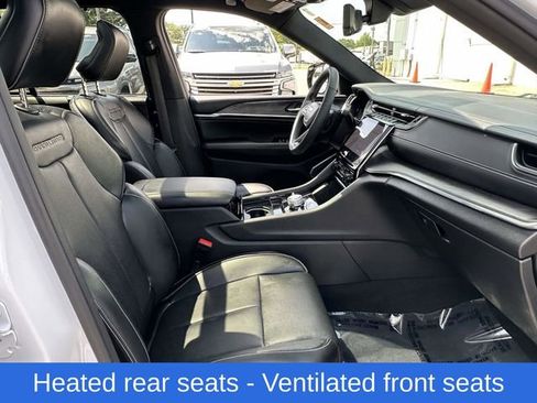 Used 2024 Jeep Grand Cherokee Overland w/ Luxury Tech Group IV AWD/4WD image 19