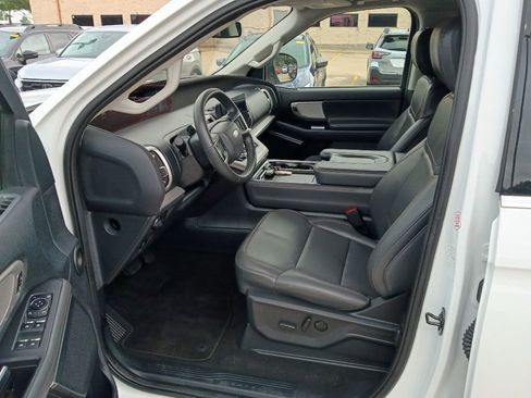 Used 2025 Ford Expedition Active AWD/4WD image 4