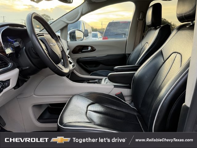 Used 2022 Chrysler Pacifica Limited FWD image 9