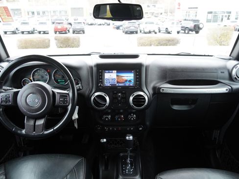 Used 2015 Jeep Wrangler Unlimited Sahara w/ Connectivity Group image 26