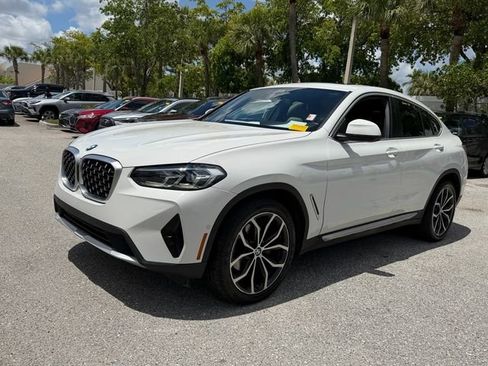 Used 2024 BMW X4 xDrive30i w/ Parking Assistance Package AWD/4WD image 3