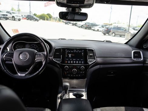 Used 2019 Jeep Grand Cherokee Laredo w/ Laredo X Package image 19