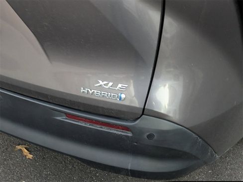 Used 2021 Toyota Sienna XLE image 8