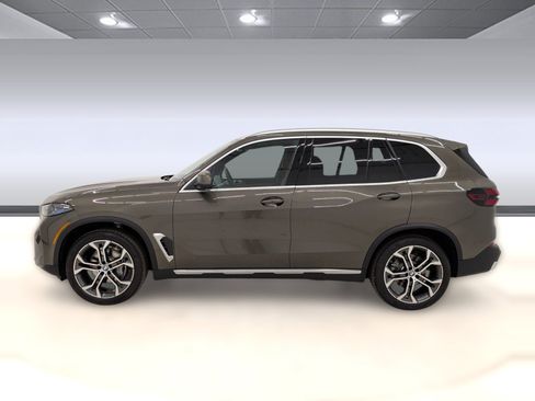 New 2026 BMW X5 xDrive40i w/ Premium Package AWD/4WD image 2